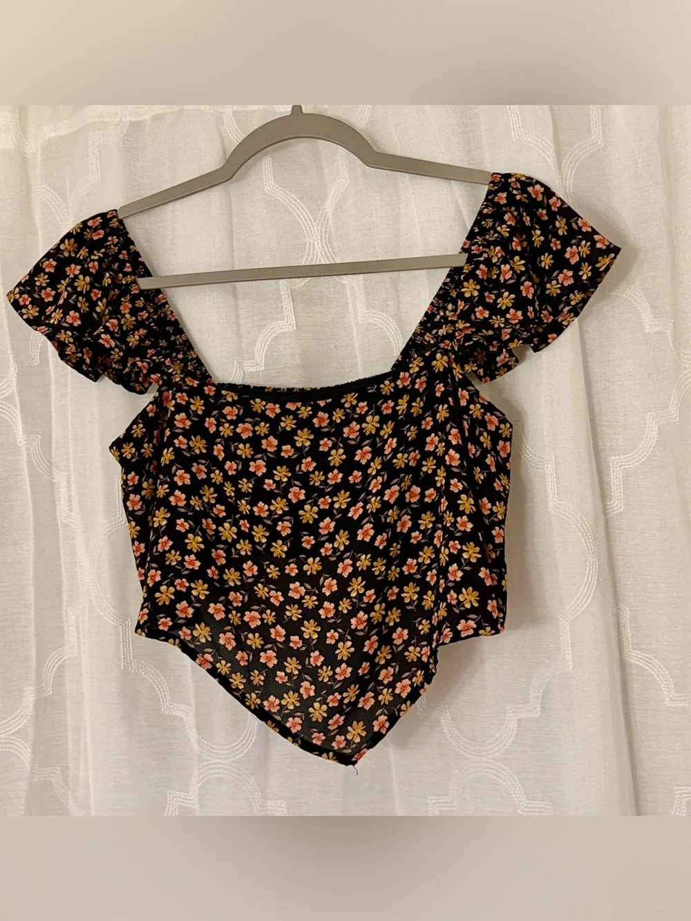 Sadie & Sage Black Ditsy Floral Handkerchief Crop Top | Medium